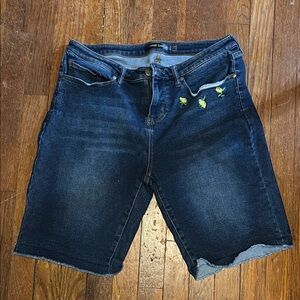 Gabby Isabella Cut off denim shorts sz 6